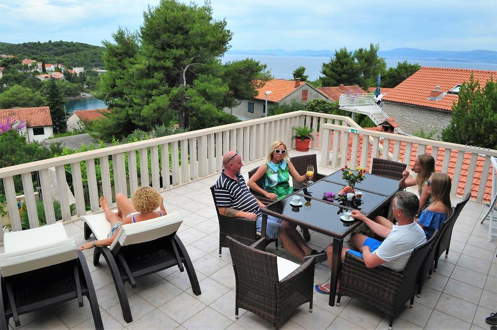 Apartments " Happy Villa " Splitska Eksteriør billede
